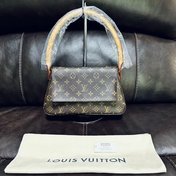 Brand New Louis Vuitton Mini Looping - Picture 1 of 15
